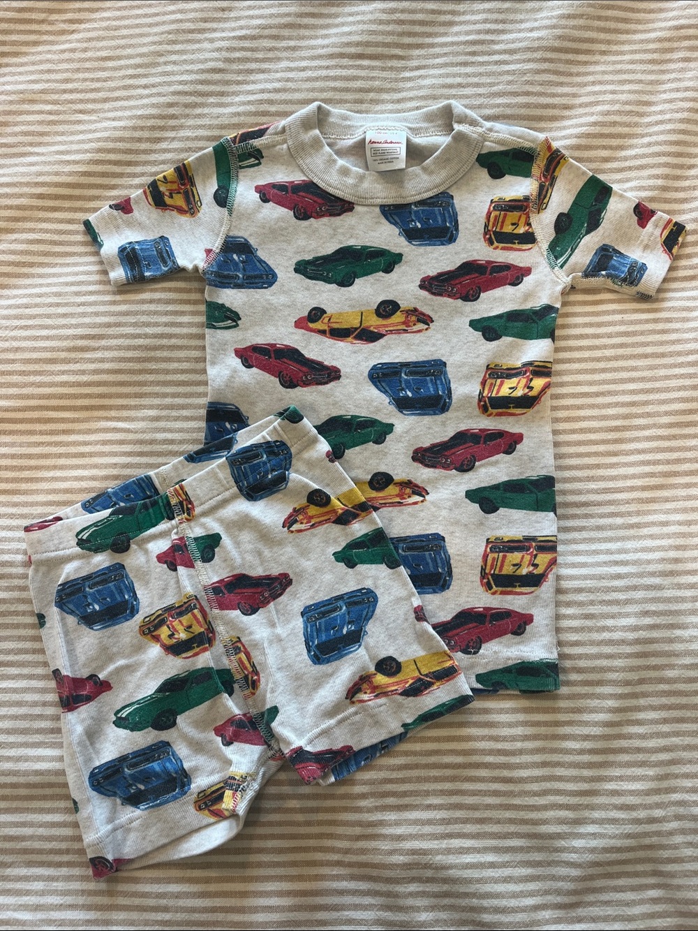 Hanna Andersson Gray Car Print Pajama Set with Red, Blue, Green, Yellow Cars